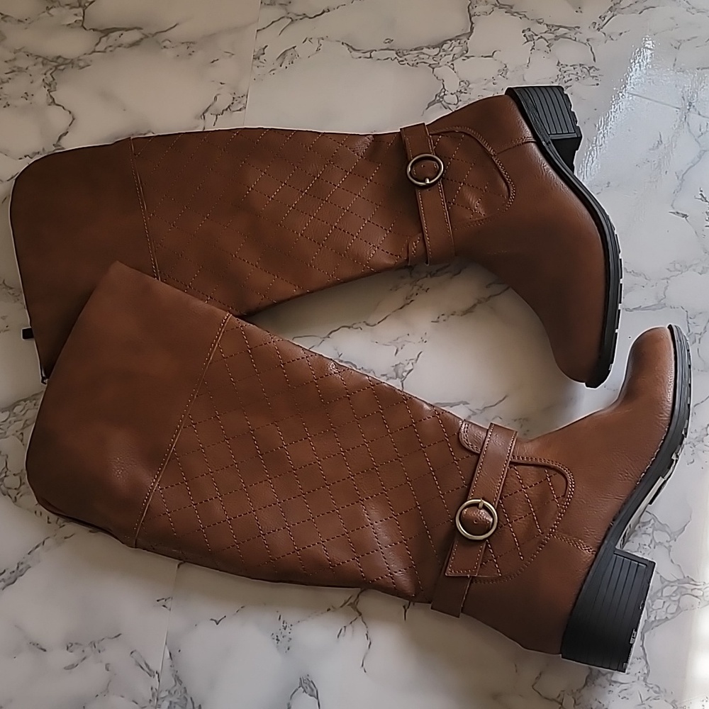 St John's Bay Women's Deer Boots Size 6.5 NWOT